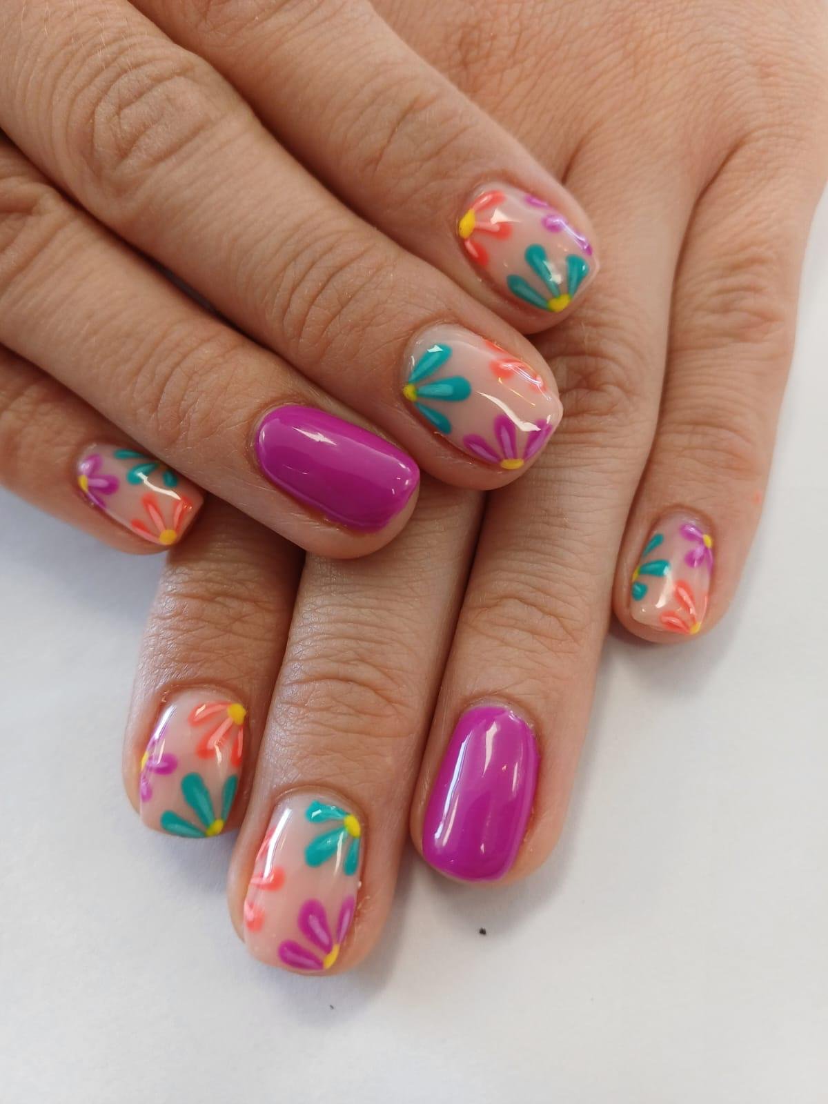Manicura Semipermanente con Refuerzo